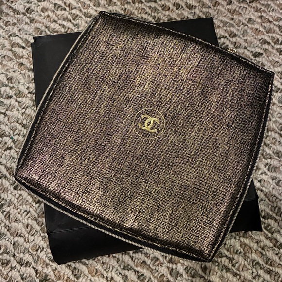 CHANEL Handbags - CHANEL Gold and Black Sublimage Pouch Jewelry Box Cosmetic Case Ltd. Edition NEW